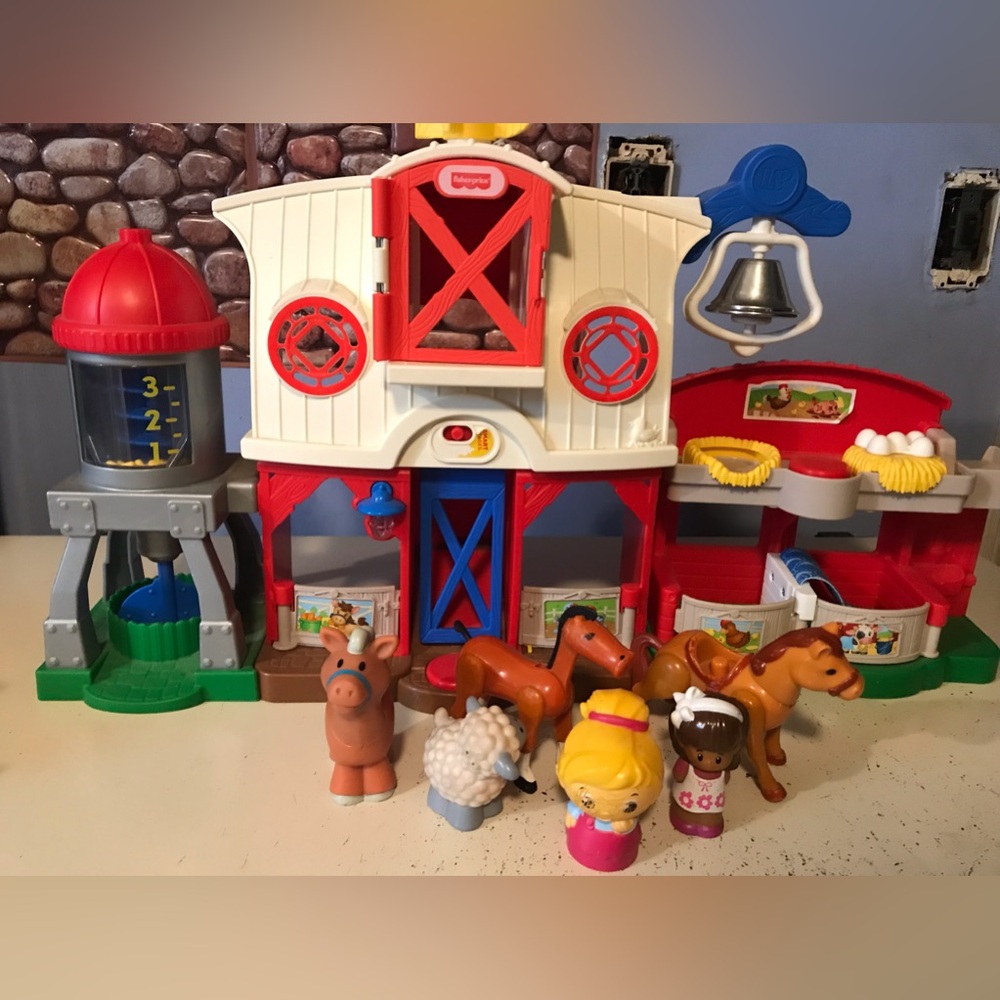 2019 Fisher Price~Little People Farm~Bell~Sounds~Works Great~6 Random Characters